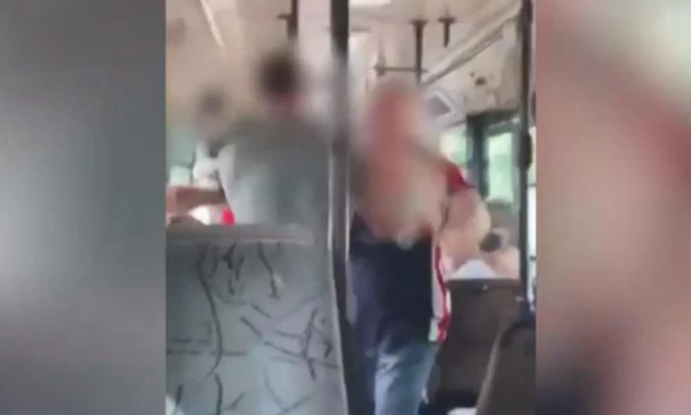 Ήρθαν στα χέρια σε λεωφορείο του ΟΑΣΑ για τη χρήση μάσκας